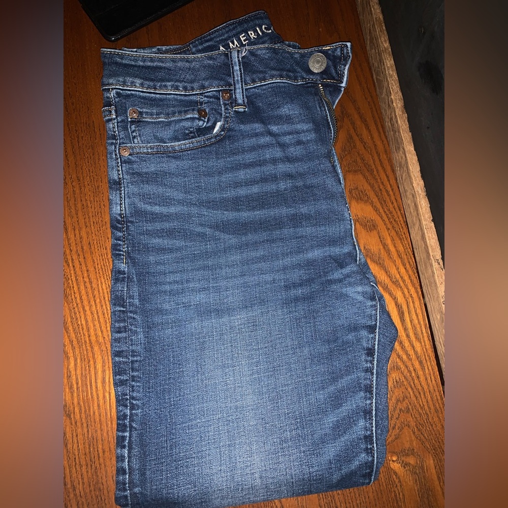 American Eagle Outfitter’s medium wash jeans. EUC! Size 33/30 bootcut